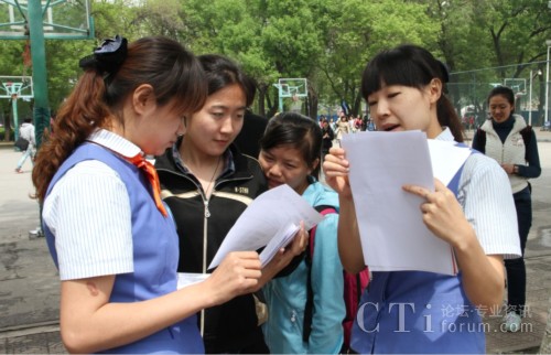 北京聯通30強114話務員在高校宣傳公司業(yè)務