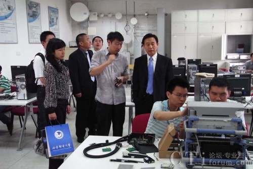 北京郵電大學(xué)-羅德與施瓦茨聯(lián)合實(shí)驗室續約儀式舉行